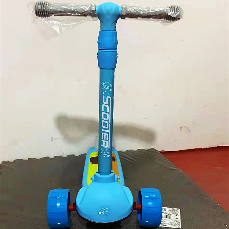 Stabil und farbenfroher Roller Brehn