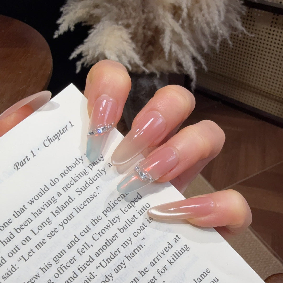 Elegantes Stiletto Press-On Nagelset mit Strassakzenten Brehn