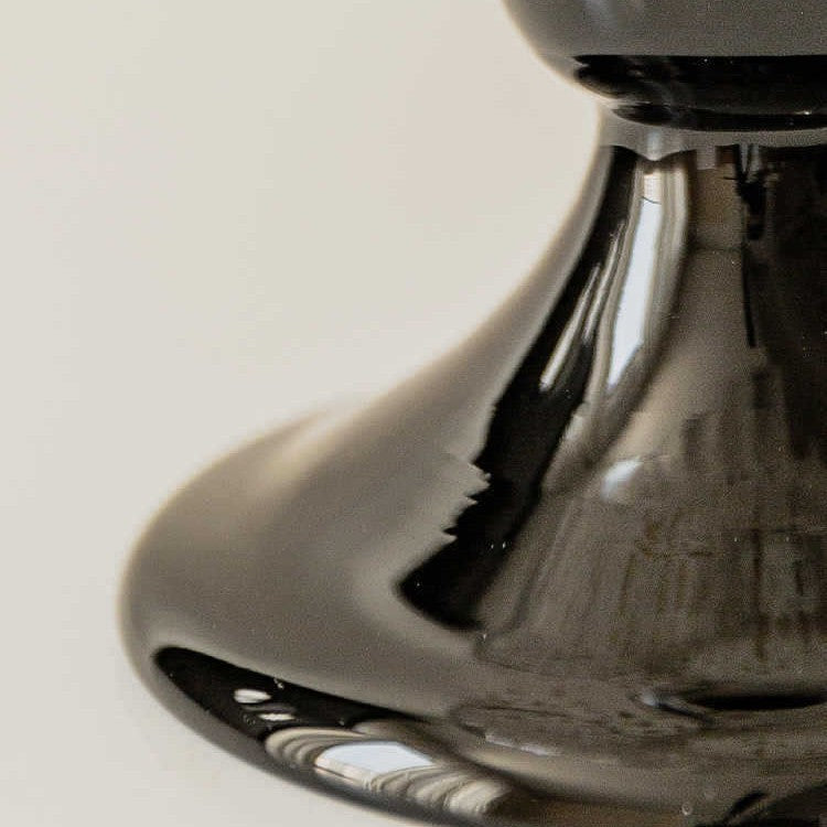 Dekorativer geblasener Glasrippvase mit Kelchfuß Brehn