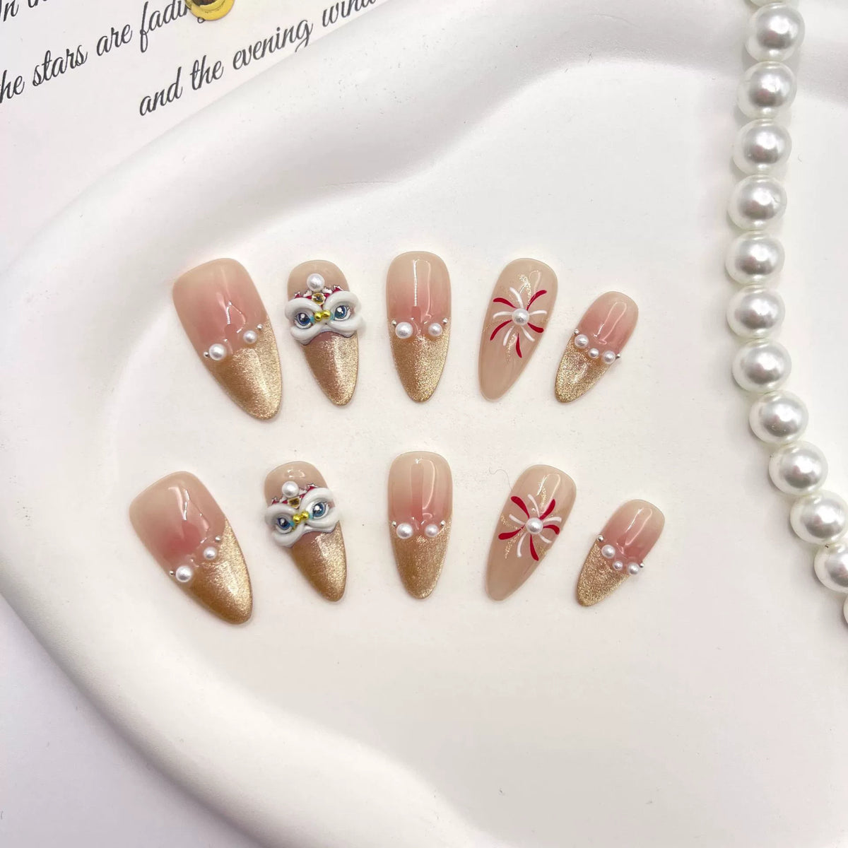 Dekoratives Press-On Nagelkunst-Set