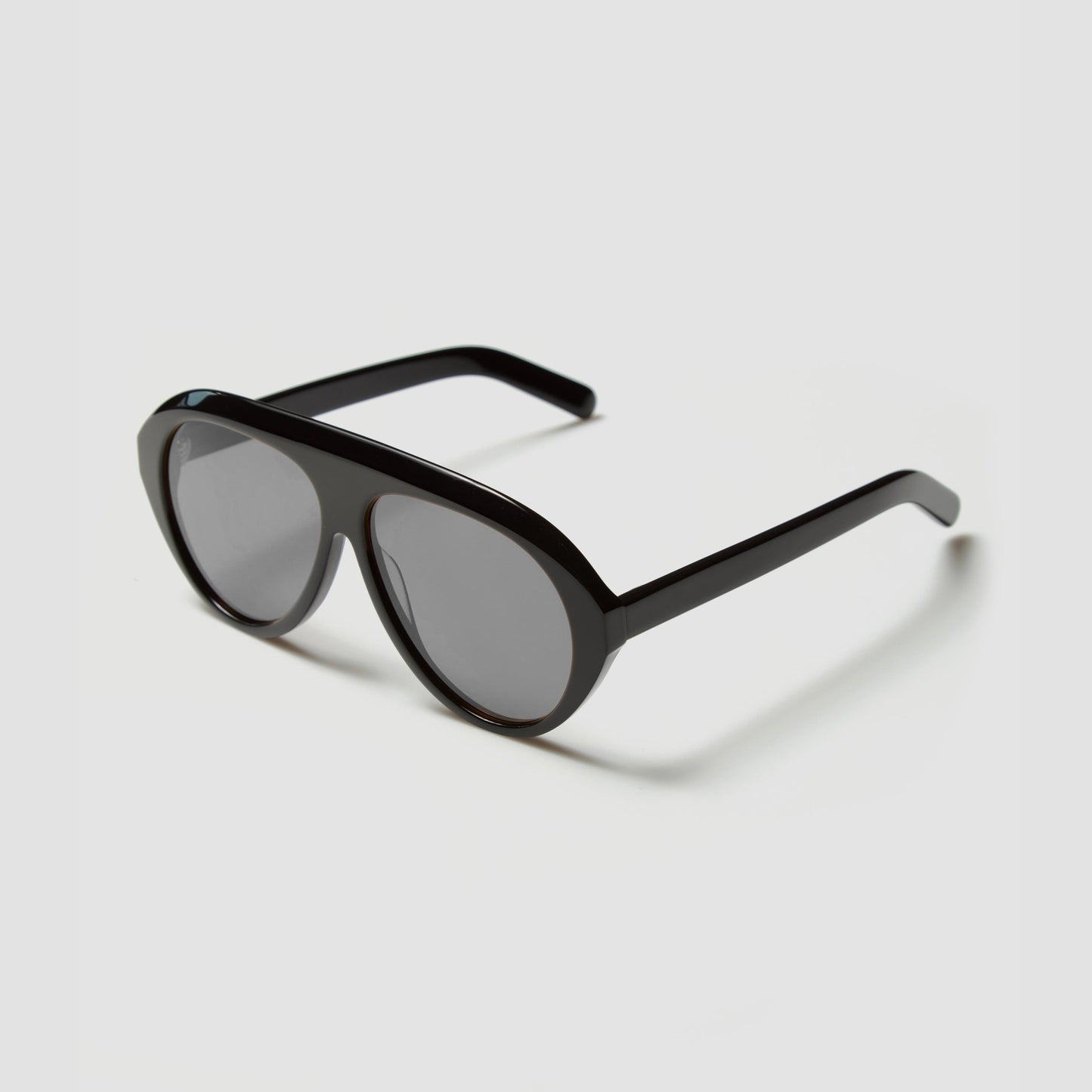Damen Statement Sonnenbrille mit breitem Rahmen und grünen Gläsern Brehn