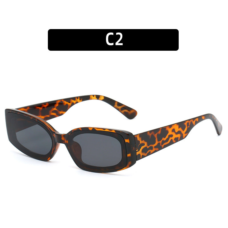 Stylische rechteckige Rahmenbrille
