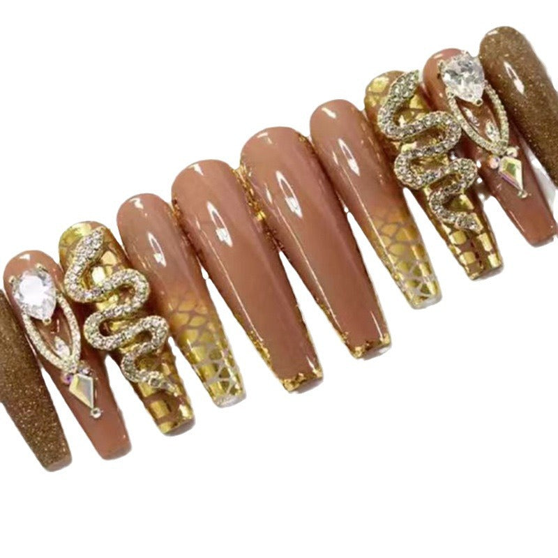 Exklusive Stiletto-Kunstnägel mit Glitzer- und Schmuckakzenten Brehn