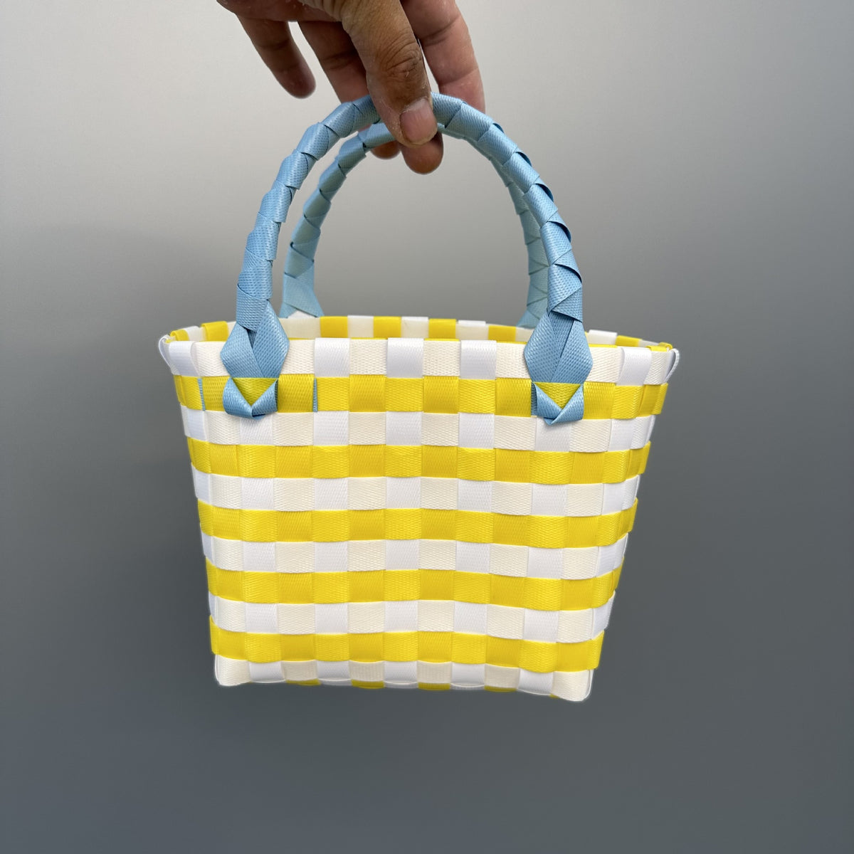 Verspielte und Bunte Korbtasche Brehn