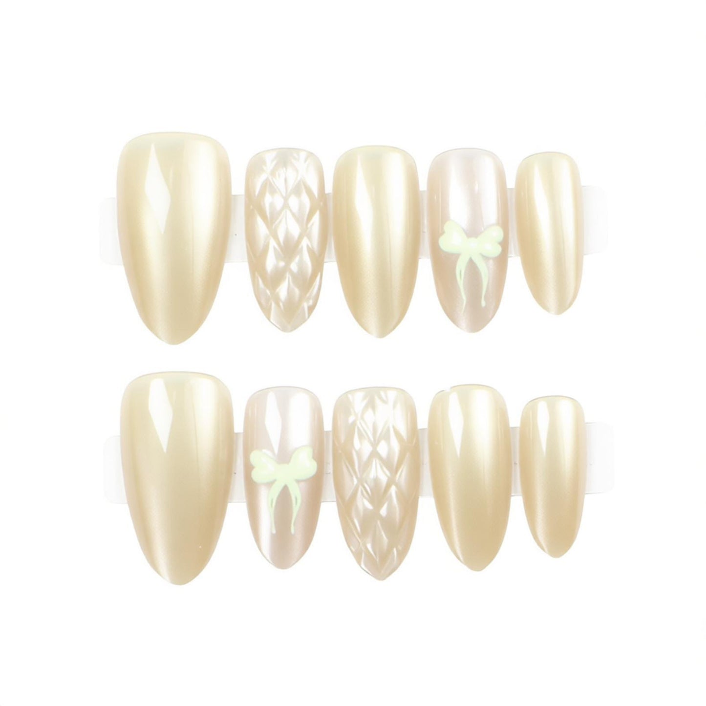 Elegantes Press-On Nagelkunst Set mit dekorativen floralen Elementen Brehn