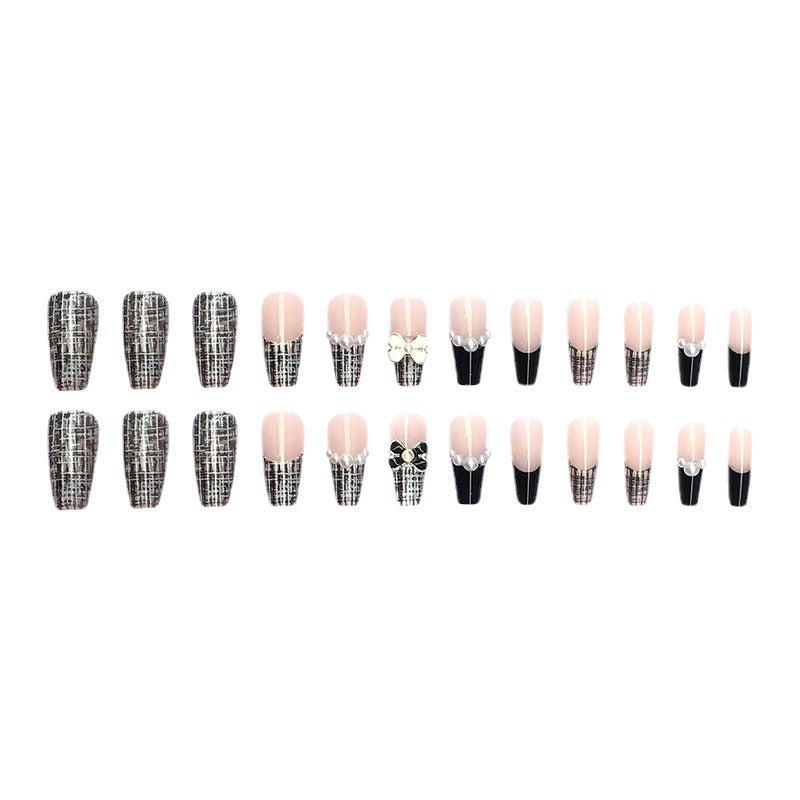 Kunstnagelset mit elegantem Perlen- und Blumenmotiv Brehn