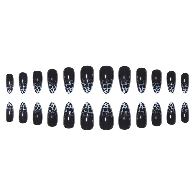 Stiletto-Nagelkunst mit abstrakten Mustern Brehn