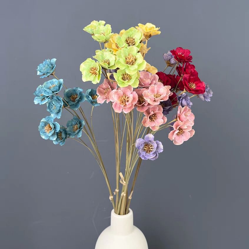 Dekorativer getrockneter Blumenstrauß