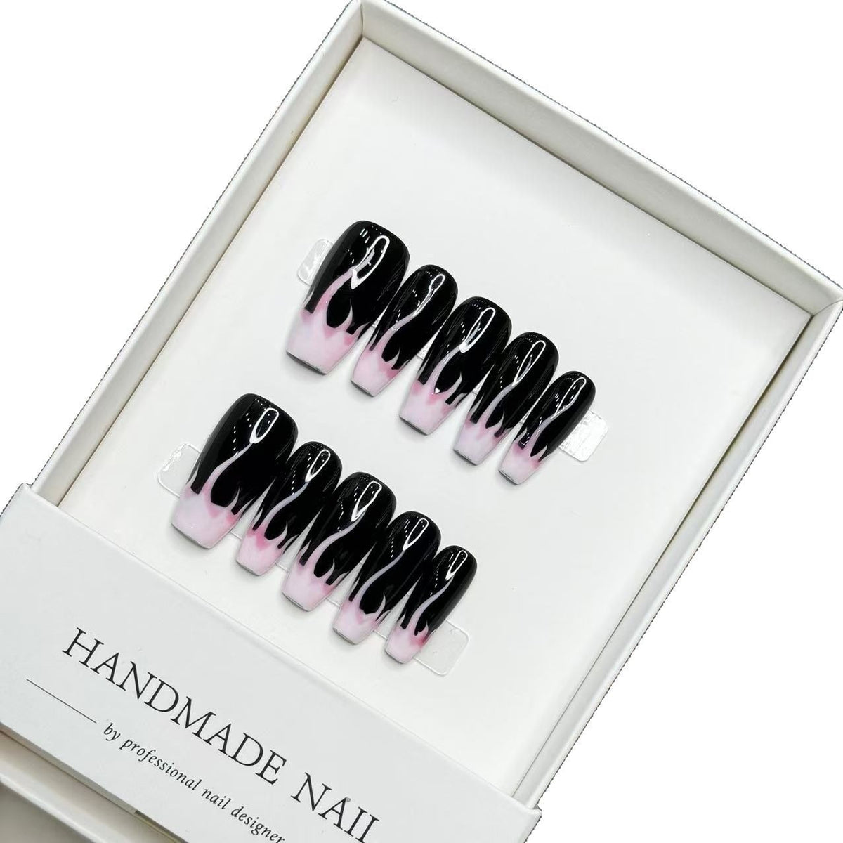 Künstlerisches Press-On Nagelset mit Flammenmuster