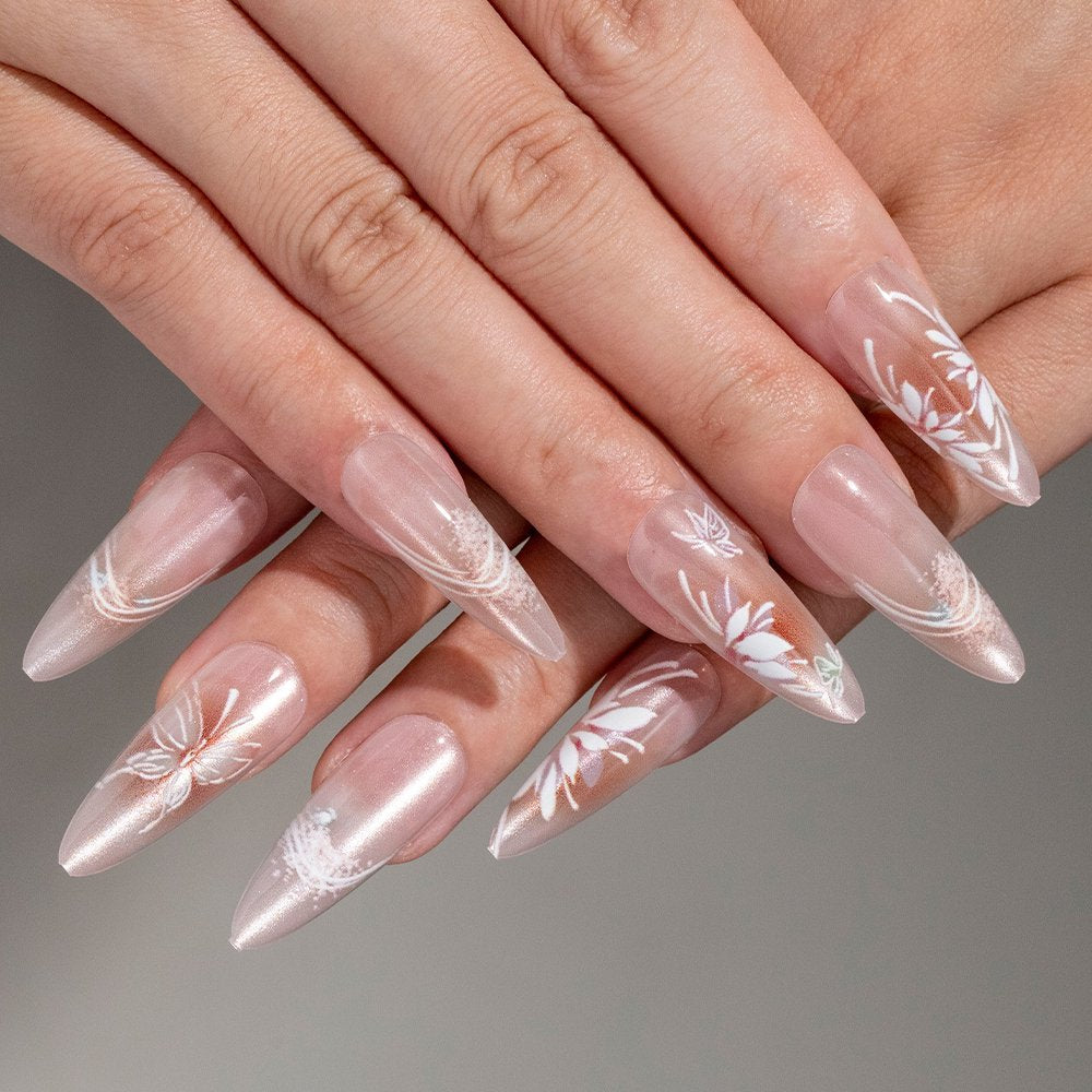 Blumeninspirierten Press-On Nagelverzierungen Brehn