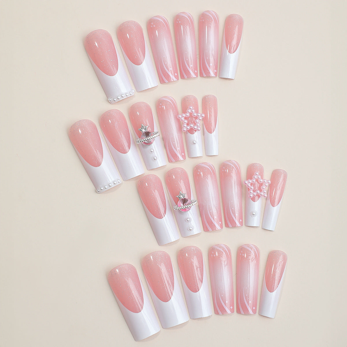 Dekorativer Press-On-Nagelset mit eleganten Designelementen Brehn