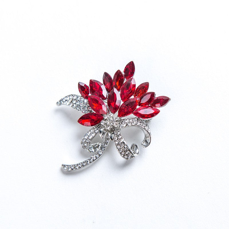 Funkelnde Brosche mit Floralen Design Brehn
