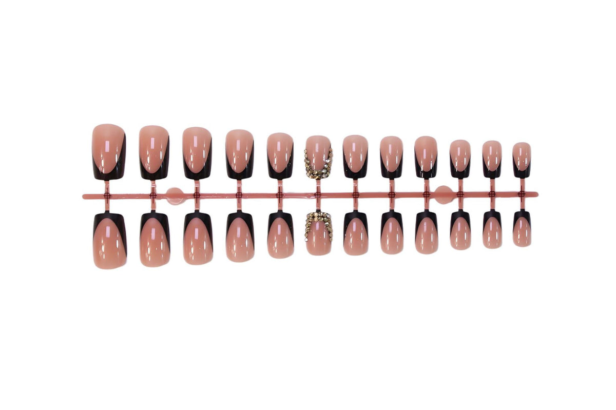 Kunstnagelset mit elegantem französischem Design und glamourösen Akzenten Brehn