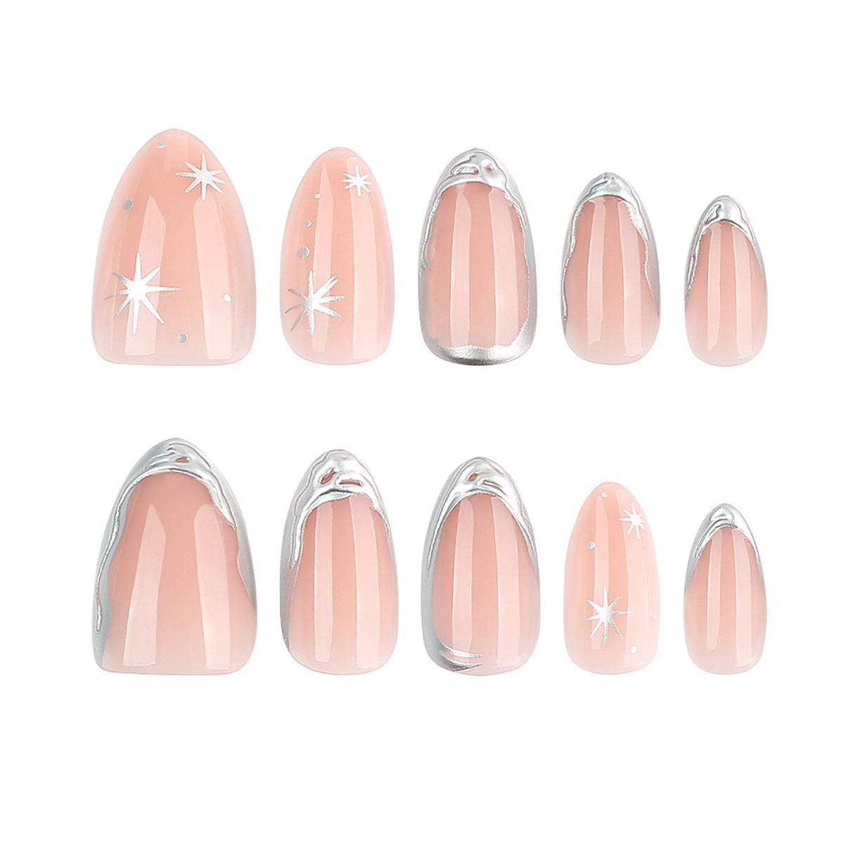 Glänzende Stiletto-Nägel mit eleganter Silberverzierung Brehn