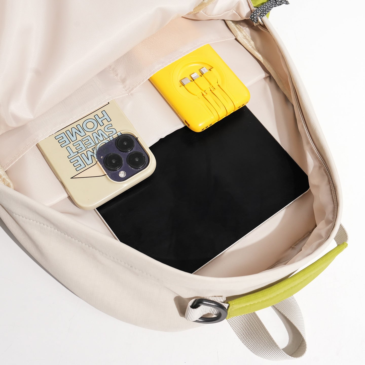 Unisex nan geräumiger Freizeit- und Reiserucksack mit gepolstertem Laptopfach und elastischem Frontbungee Brehn