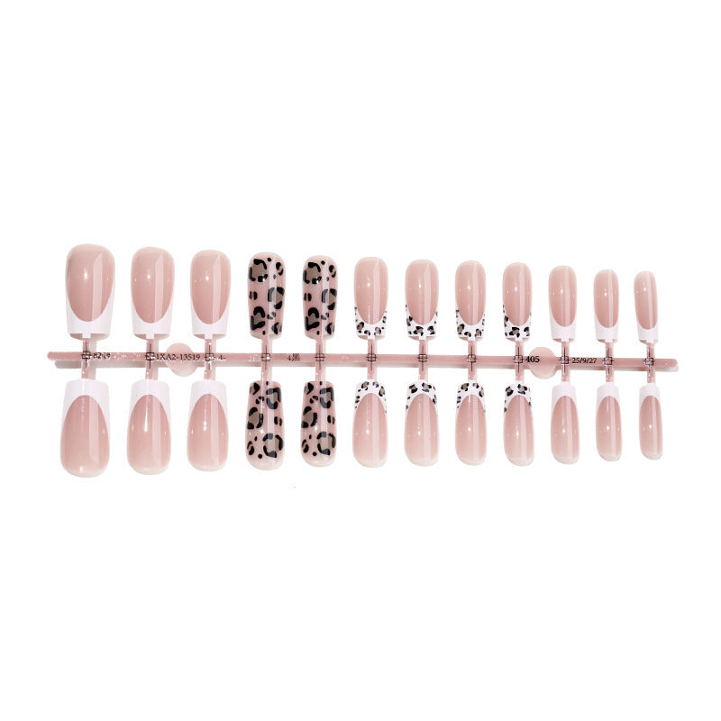 Kunstnagelset mit elegante Blumen- und Leopardendesign Brehn
