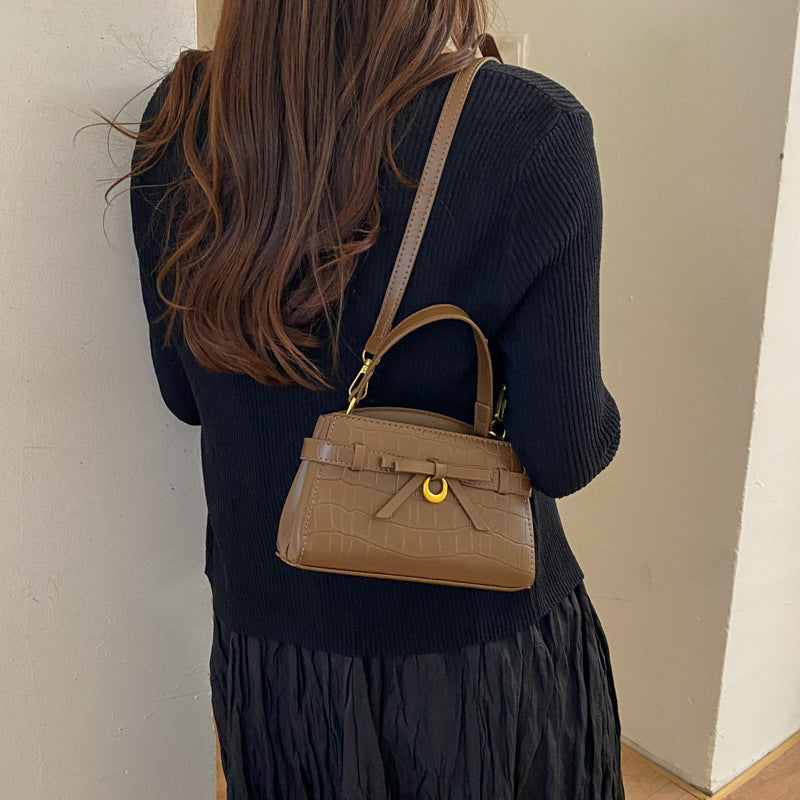 Krokodilstrukturierte Mini-Handtasche