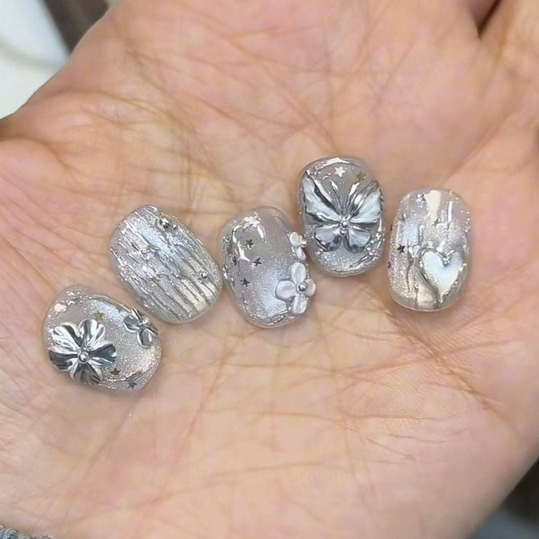 Dekoratives Press-On Nagelkunst Set mit floralen und Sternakzenten Brehn