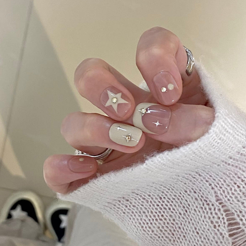 Künstlerisches Press-On-Nagelset mit einzigartigen Stern- und Edelsteindesigns Brehn