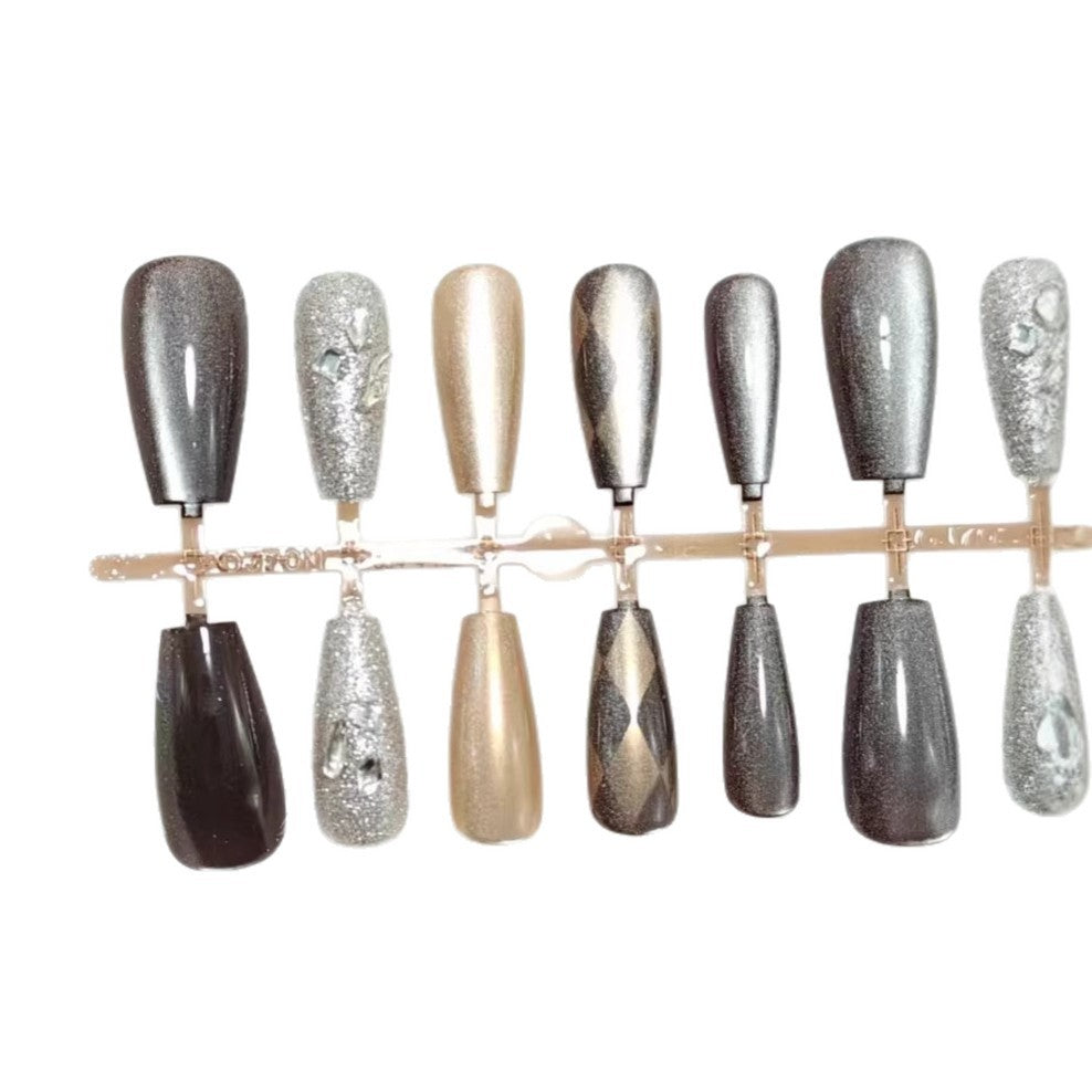 Glamouröse Kunstnägel Im Eleganten Metallic-Look Brehn