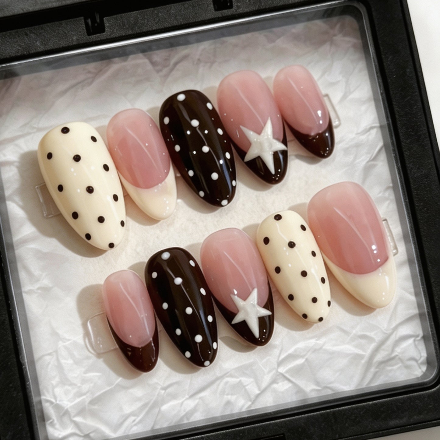 Dekoratives Press-On Nagelset Brehn
