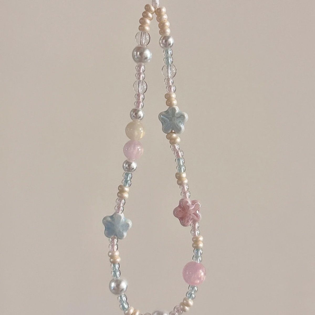 Blumen-inspiriertes Perlen-Handy-Lanyard Brehn