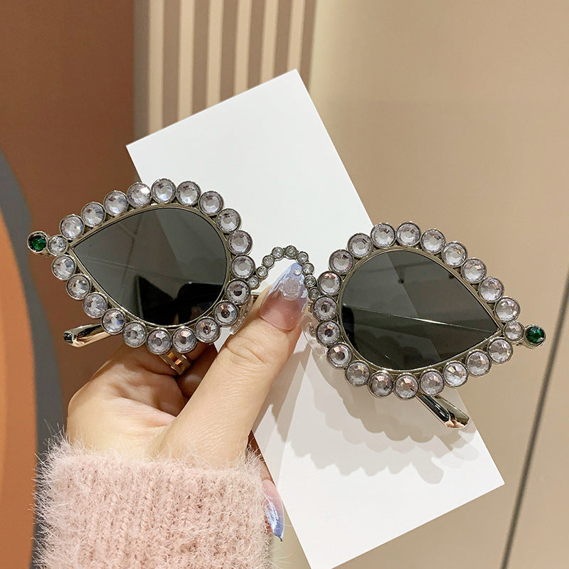 Damen Glamouröse Sonnenbrille mit funkelndem Strass Besatz Brehn