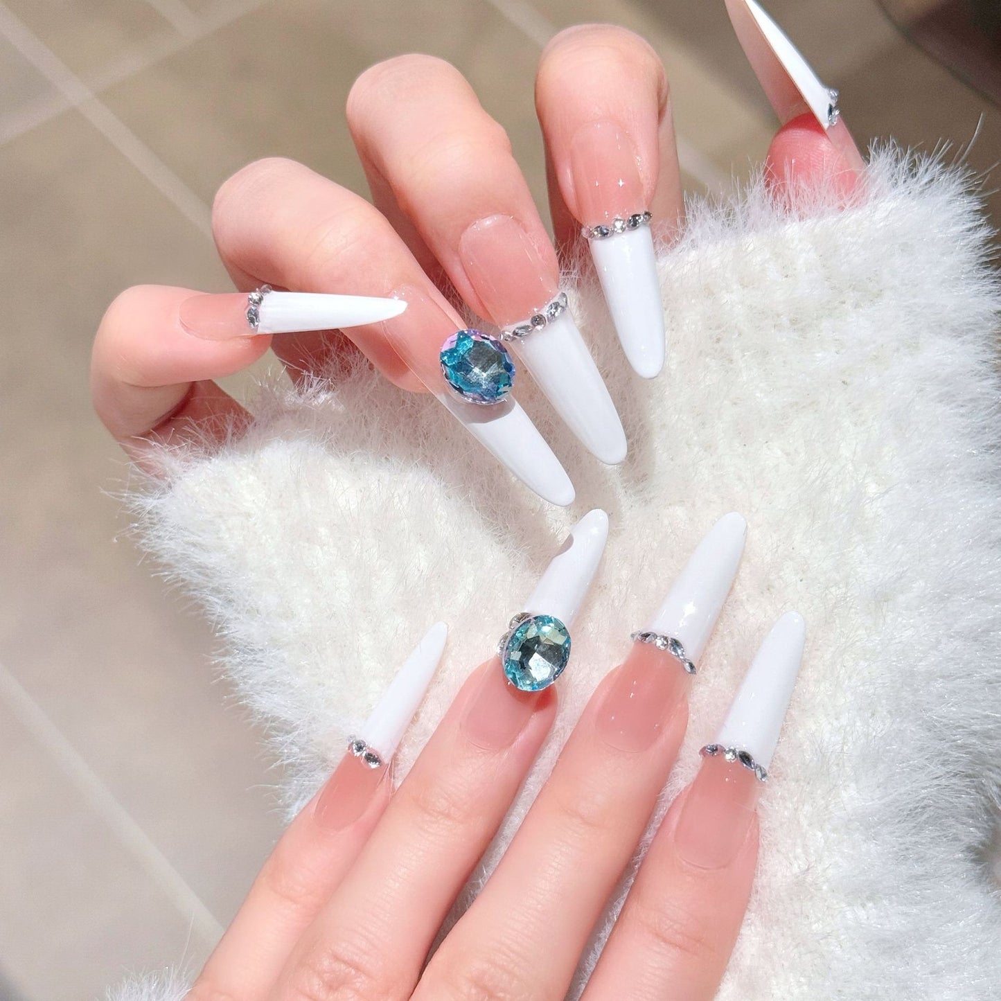 Luxus Strass-betonte Stiletto Press-On Nagelkunst Brehn
