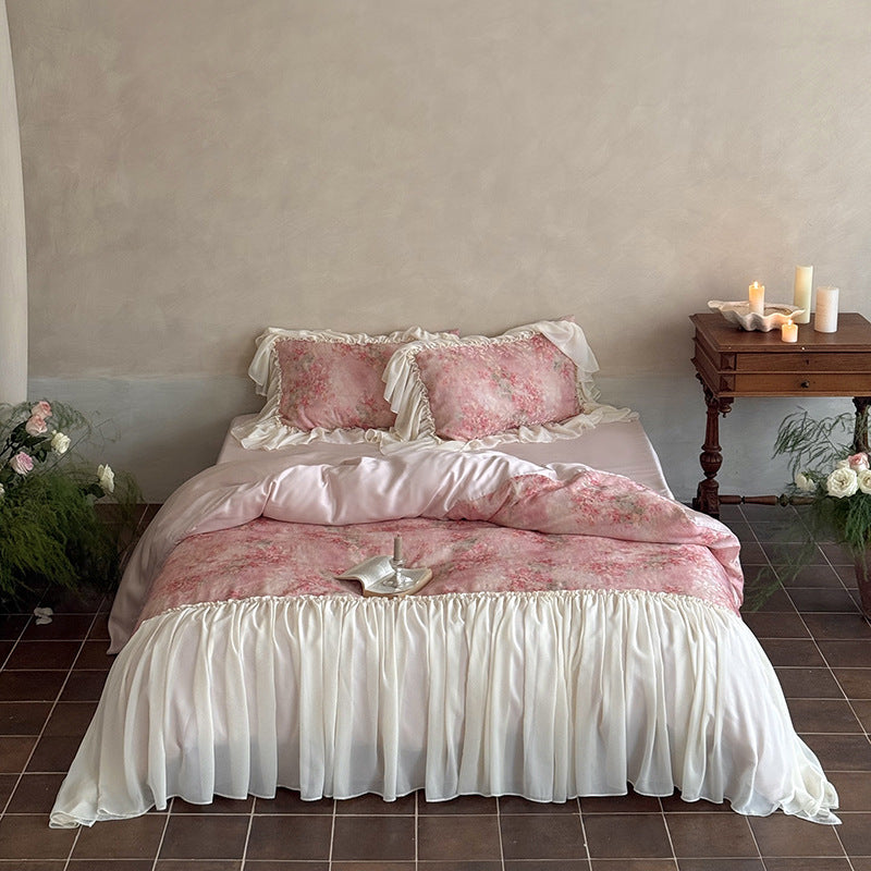 Romantische Satin-Bettwäschegarnitur mit floralem Aquarellprint und üppigem Chiffon-Volant