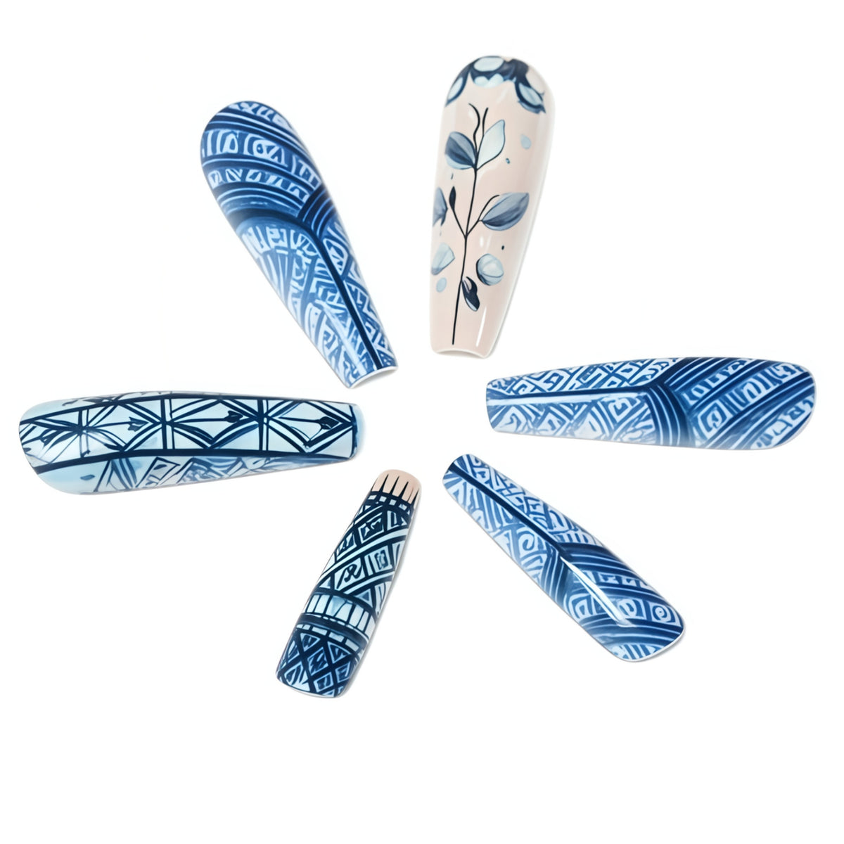 Kunstnägel mit floralem und geometrischem Design Brehn