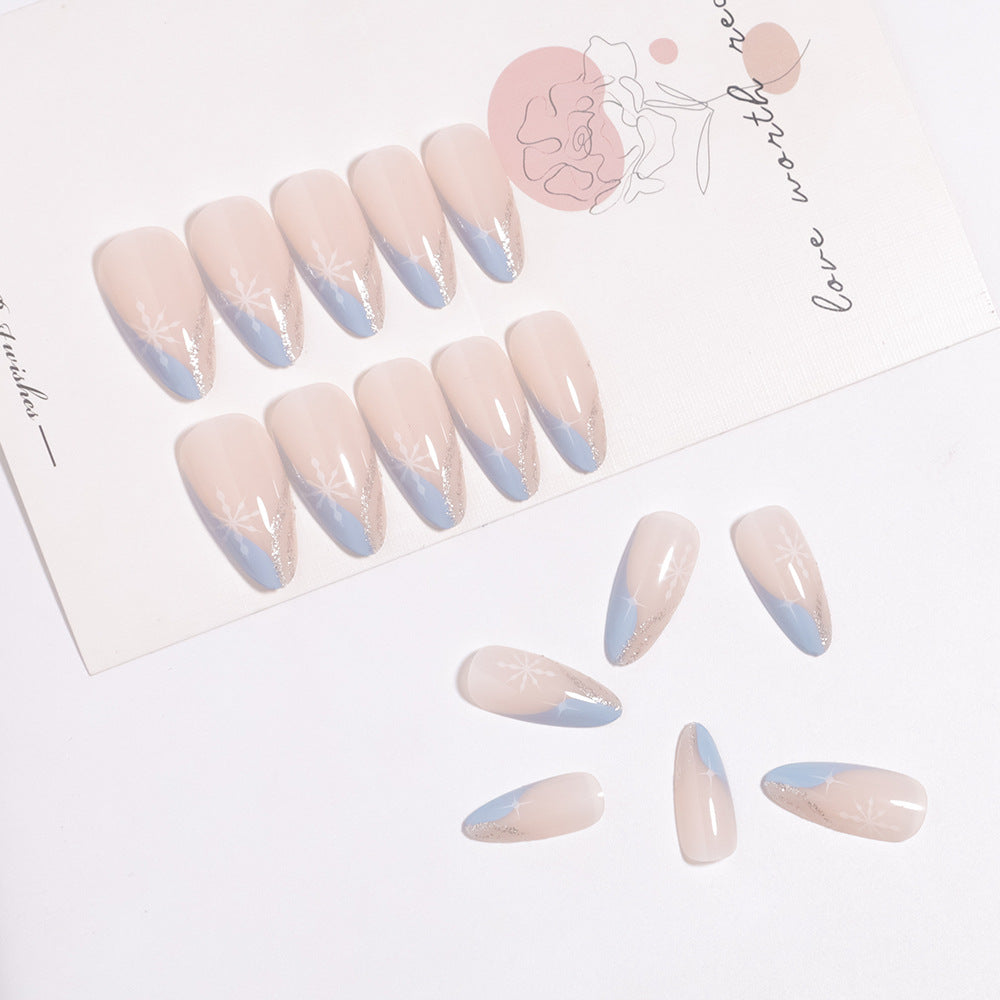 Künstlerisches Press-On Nageldesign mit eleganten floralen Akzenten Brehn