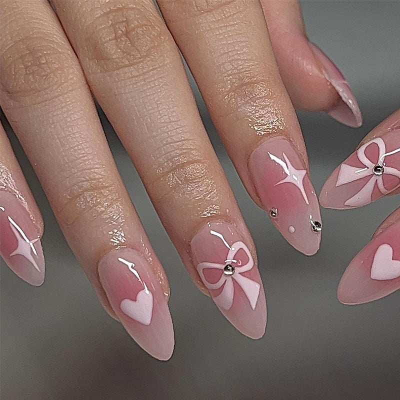 Dekoratives Press-On Nagelkunst-Set mit Herz- und Schleifenmotiven Brehn