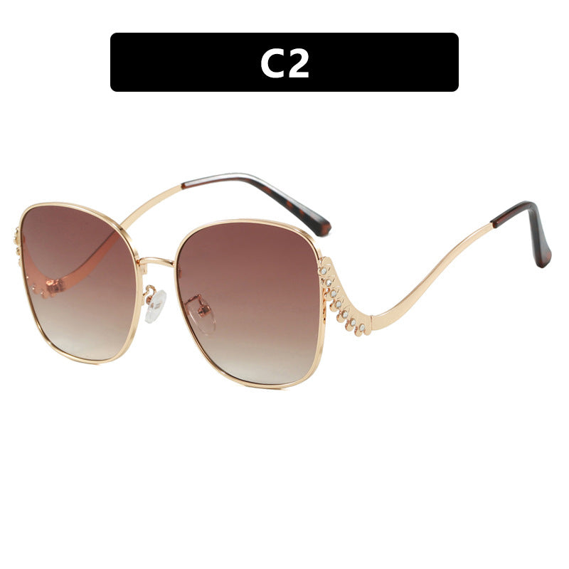 Damen auffällige Sonnenbrille mit funkelnden Applikationen Brehn