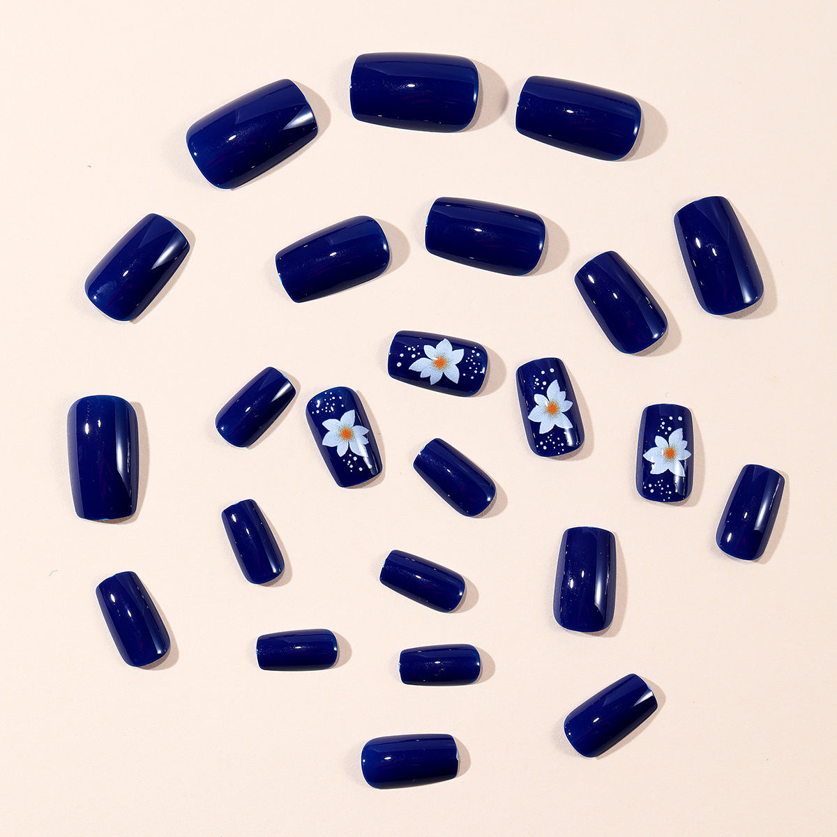 Blumenakzent-Gel-Nagelkunst Brehn
