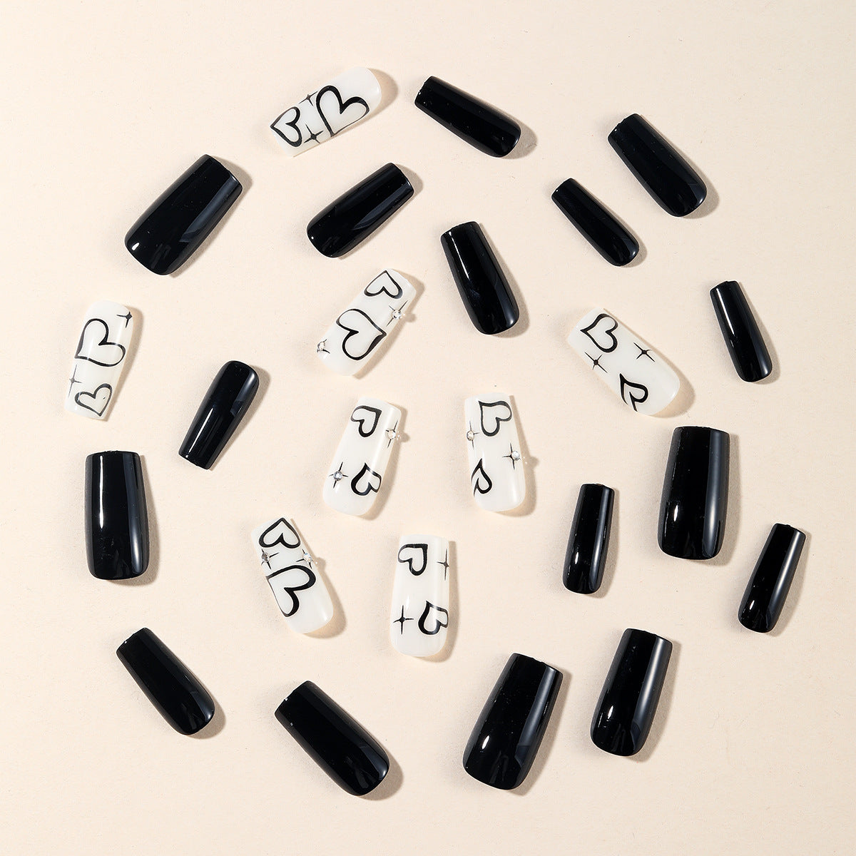Künstlerisches Herzdesign Nail Art Brehn