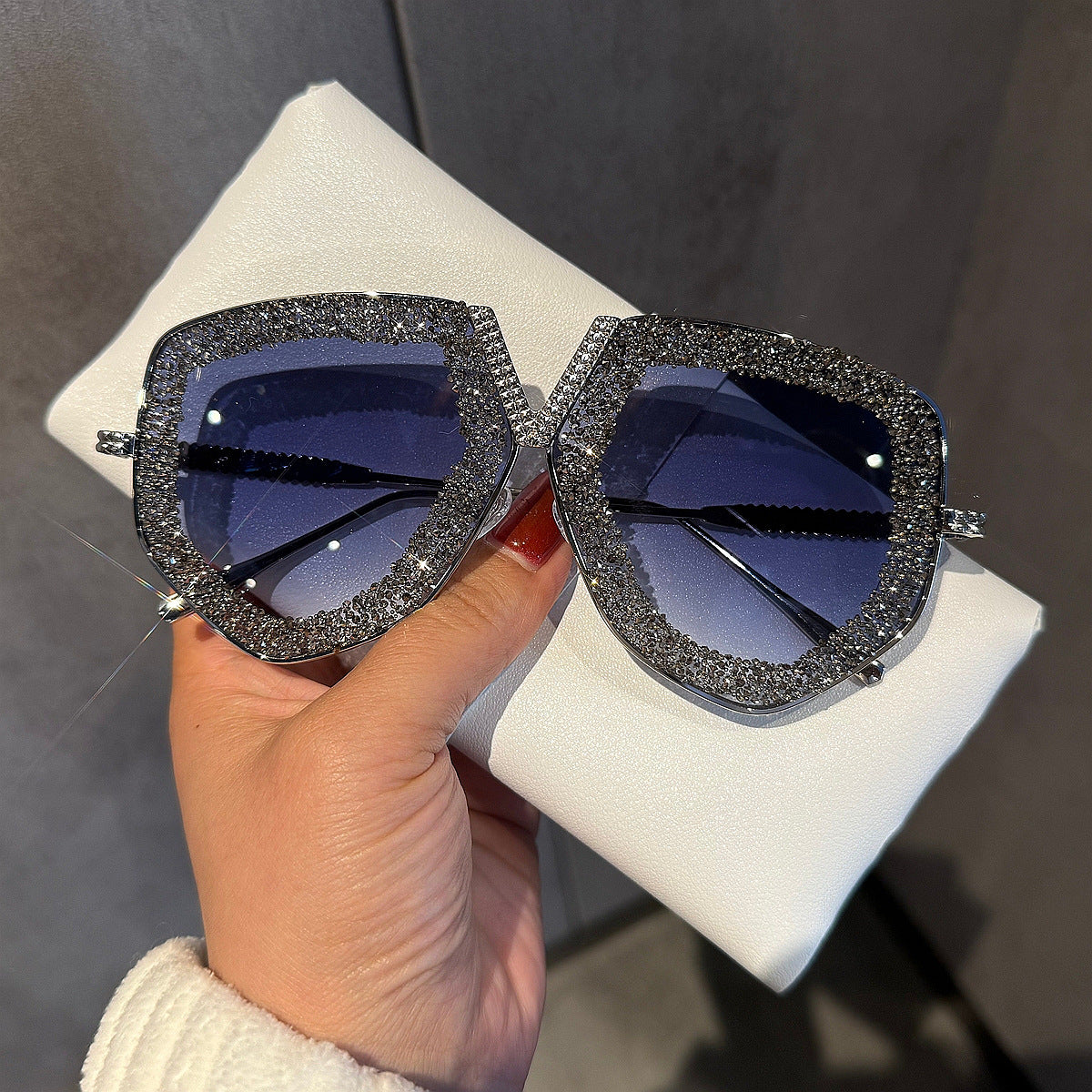 Damen luxuriöse Sonnenbrille mit glamourösem Strassrahmen Brehn