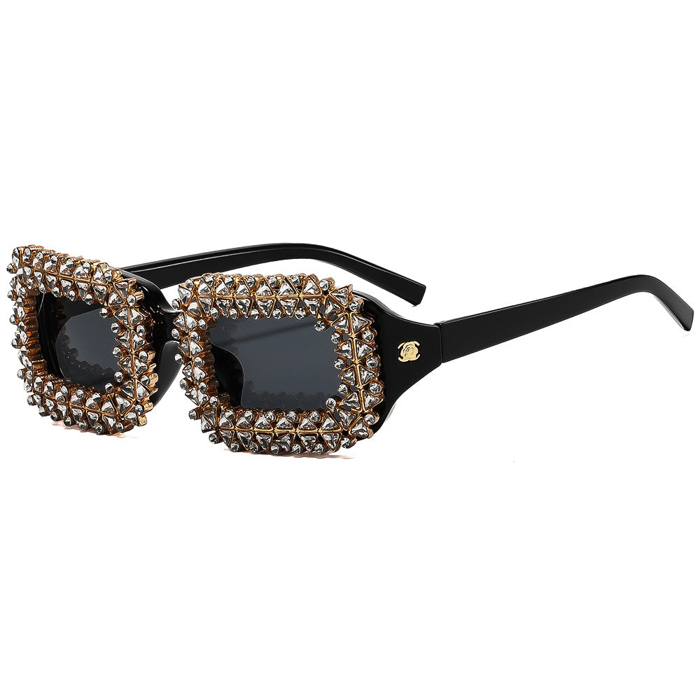 Damen Designer-Sonnenbrille mit extravaganten Nietenverzierungen Brehn