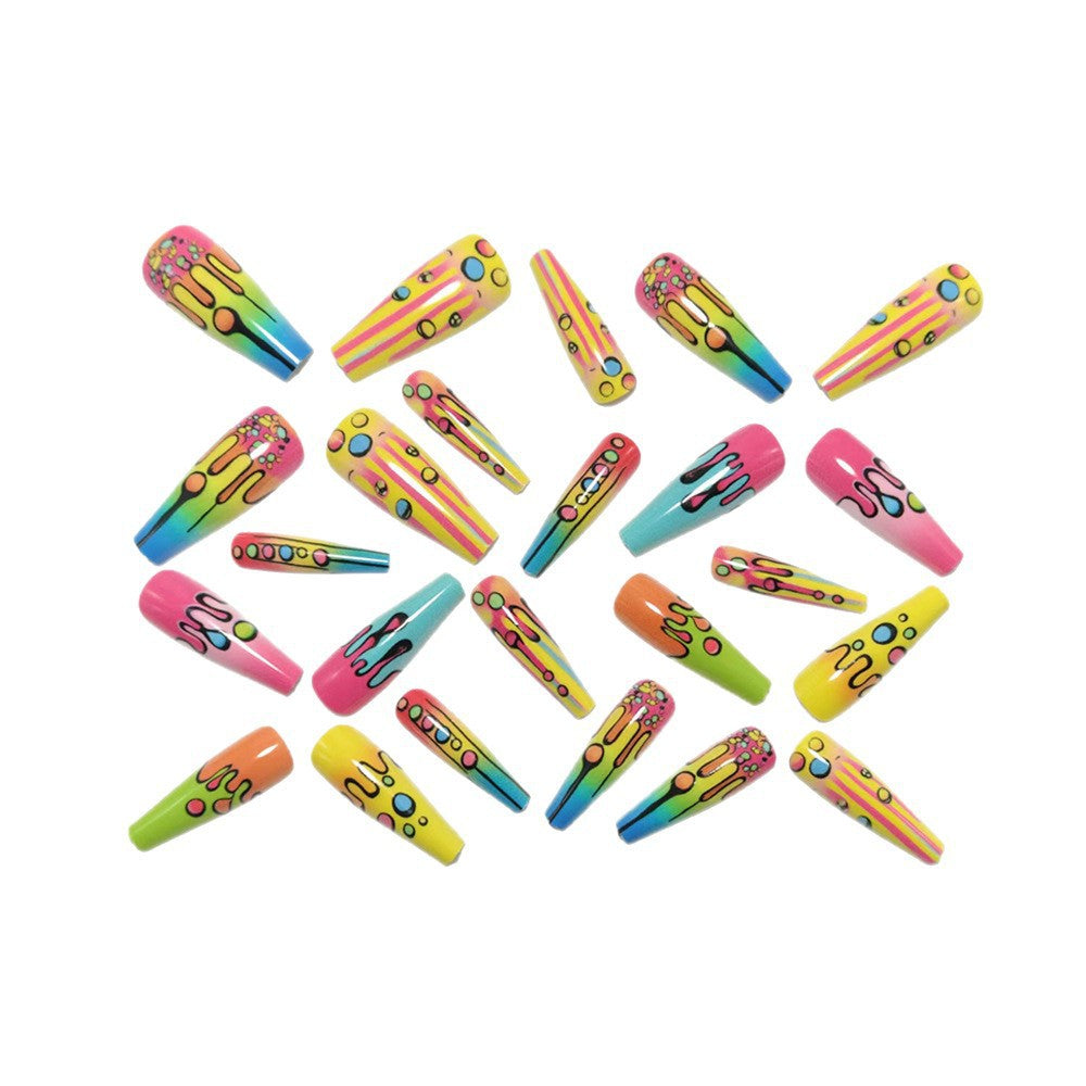 Kreative Nagelkunst mit fließendem Farbverlauf und Glitzerakzenten Brehn