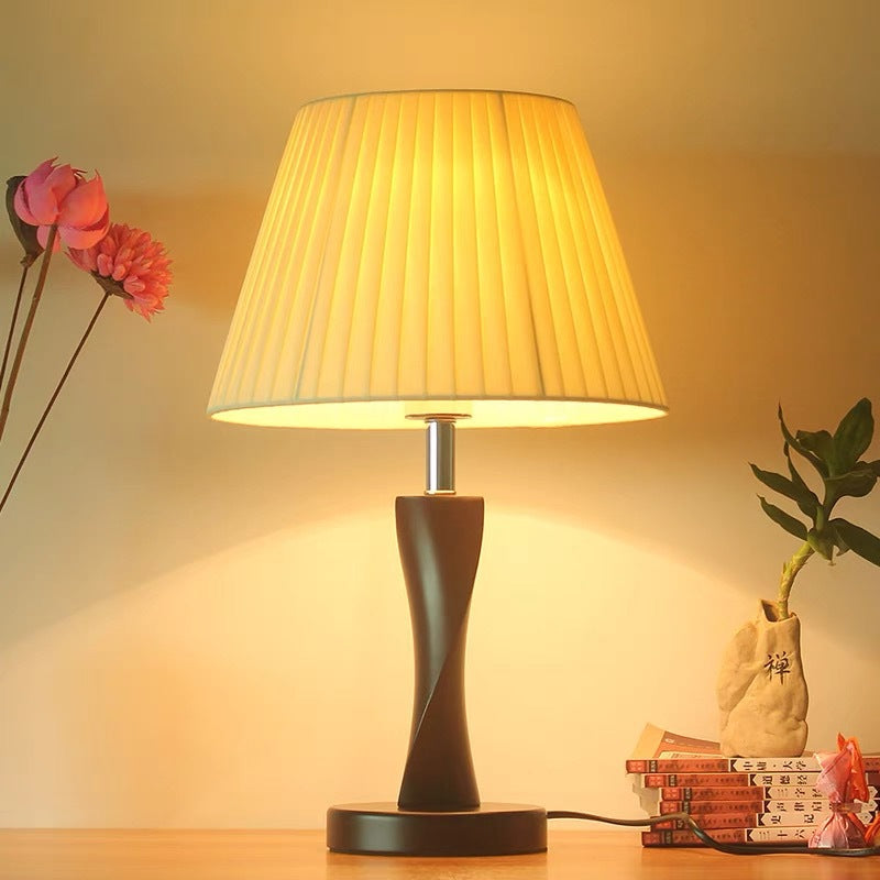 Elegante gedrehte Tischlampe