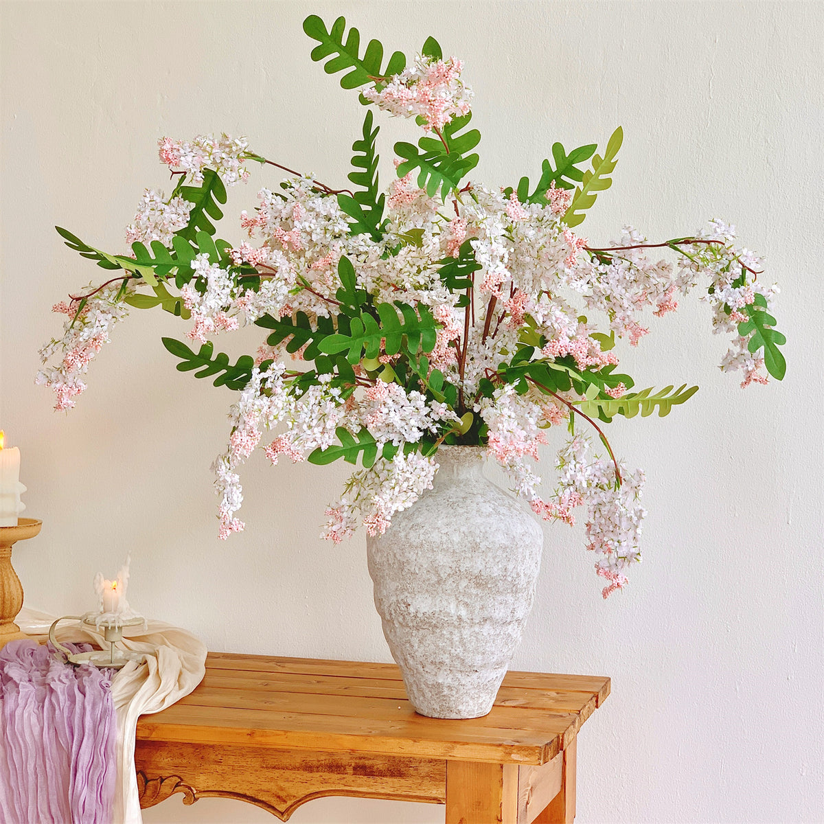 Lifelike Blumenarrangement