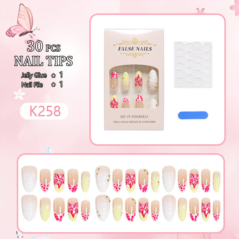 Kunstnagelset mit feinen Blumendetails Brehn
