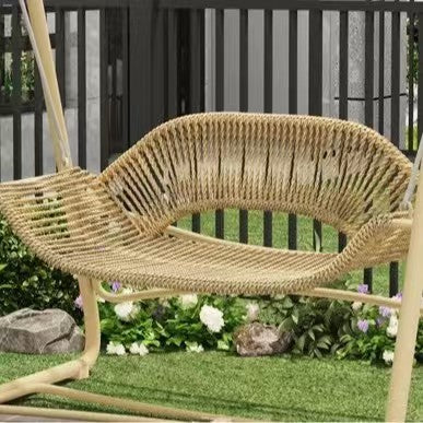 Geflochtenes Rattan-Außen-Schaukel-Loveseat mit gepolsterten Kissen und pulverbeschichtetem Stahlrahmen Brehn