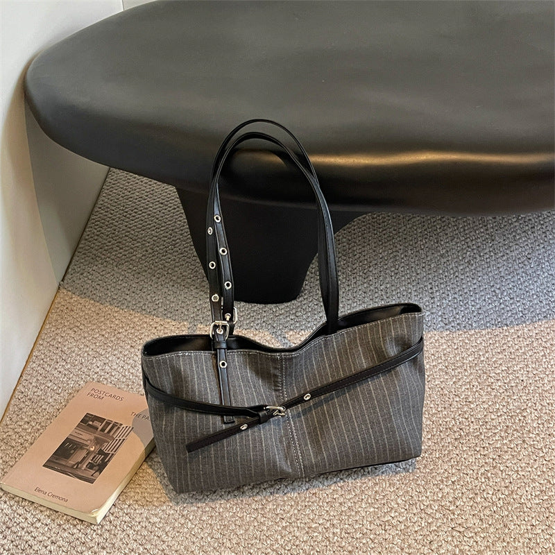 Stylische gestreifte Business-Tote