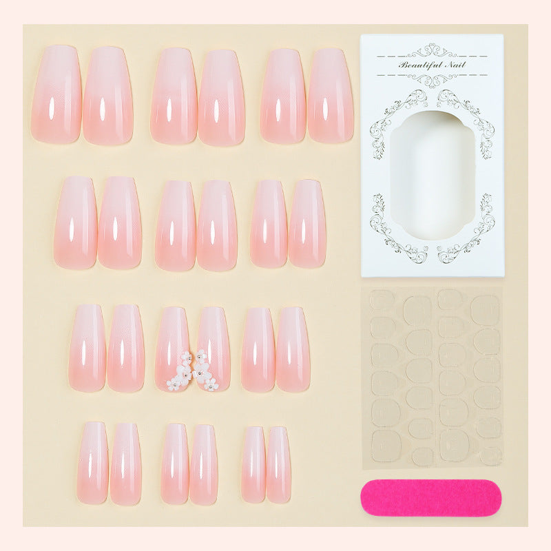 Elegantes Press-On-Nagelset mit floralen Akzenten Brehn