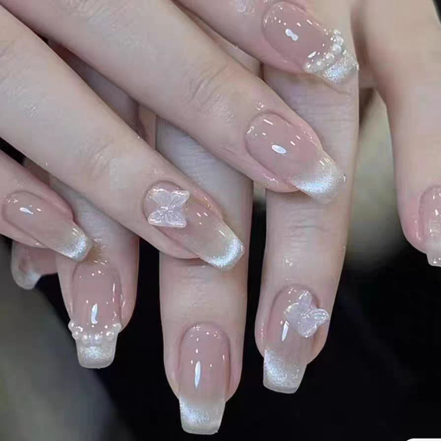 Künstlerische Stiletto Press-On Nägel mit silbernen Akzenten Brehn