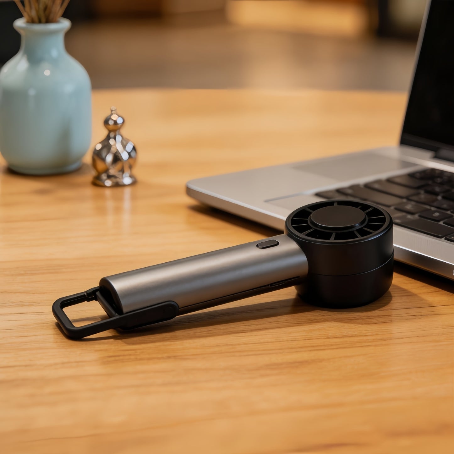 Damen Tragbarer Mini-Handventilator mit ergonomischem Design Brehn
