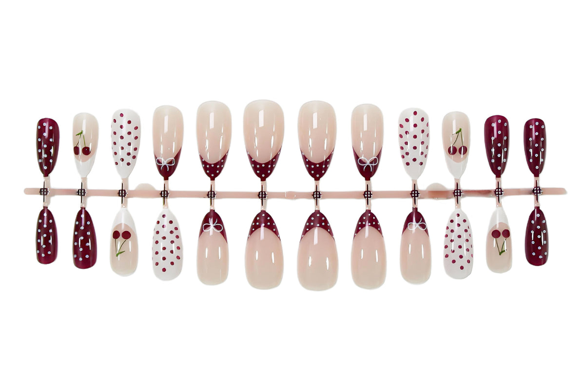 Kunstnagelset mit eleganten Kirsch- und Punkten-Mustern Brehn