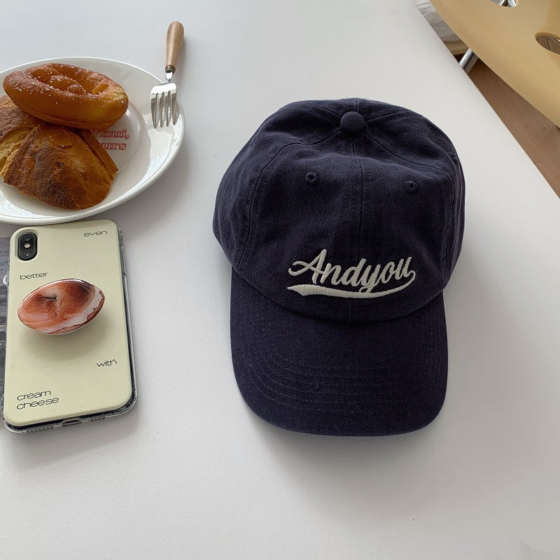 Stylische lässige bestickte Mütze