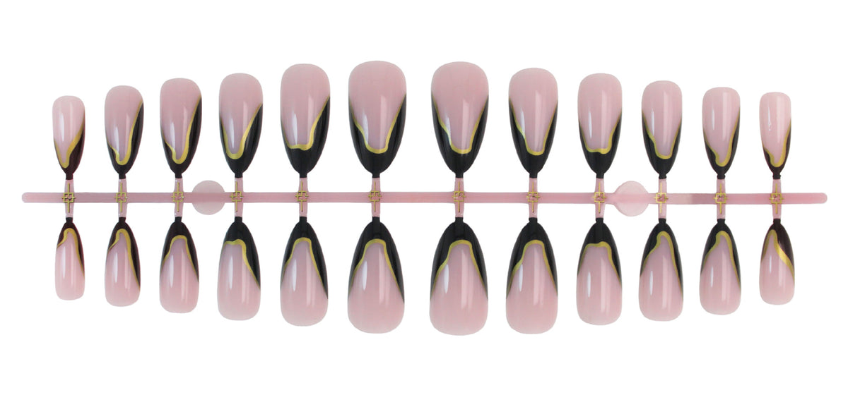 Kunstnagelset mit elegantem Schwarz-Weiß-Spitzen Akzent Brehn