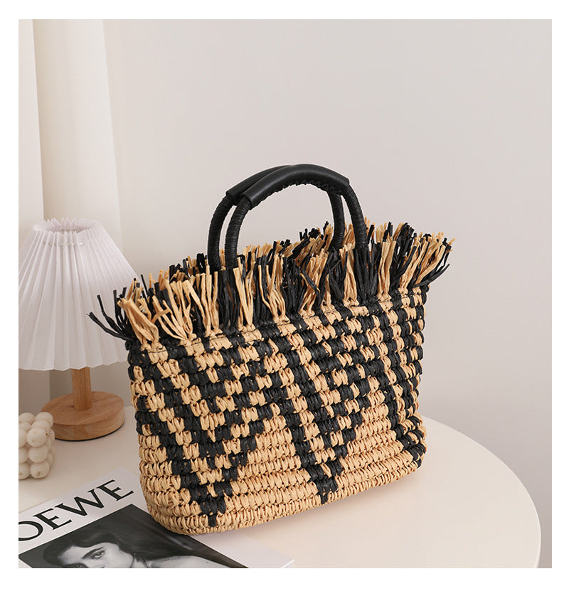 Stilvolle Basttasche mit Auffälligem Muster Brehn